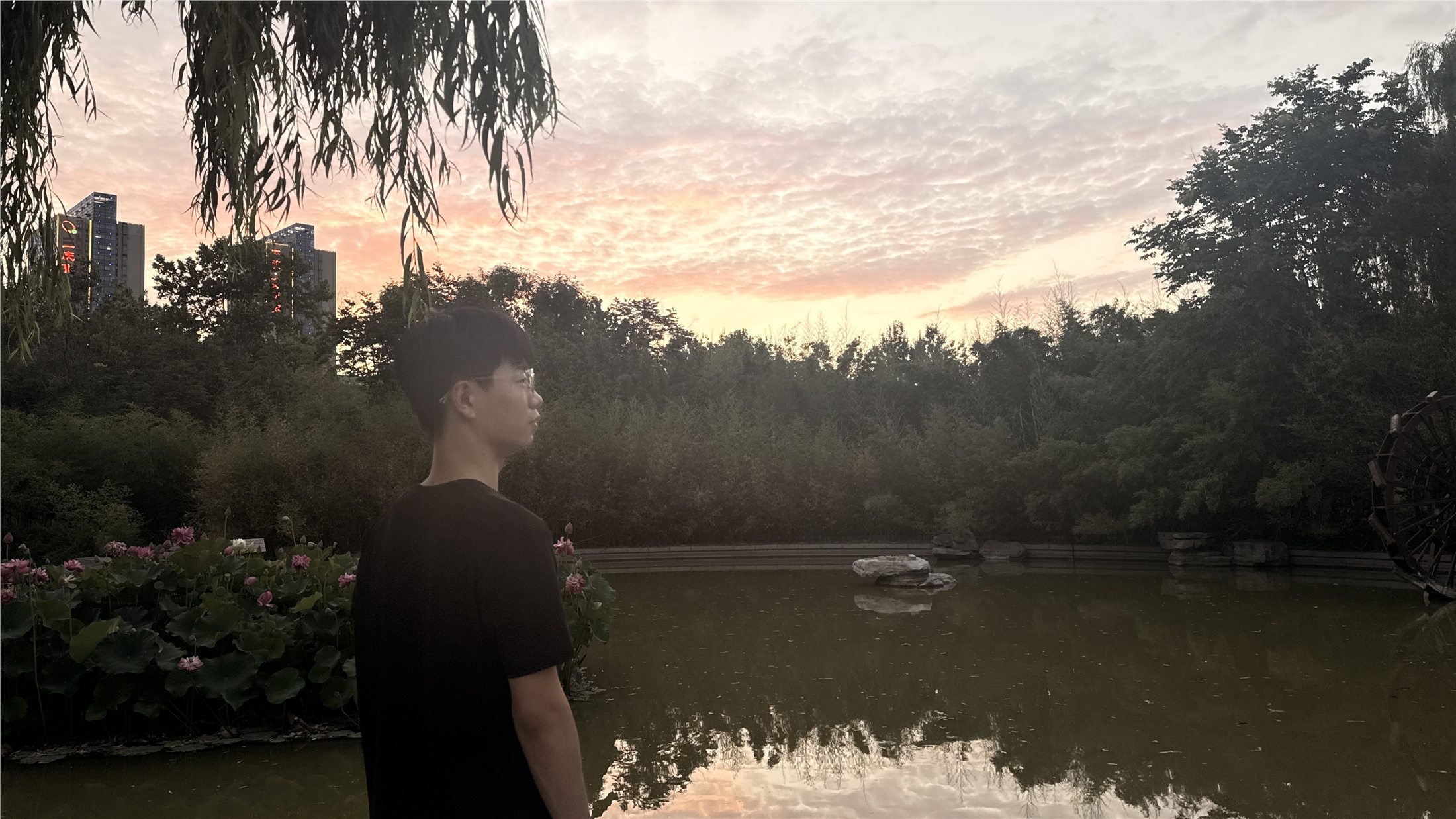 湖边傍晚