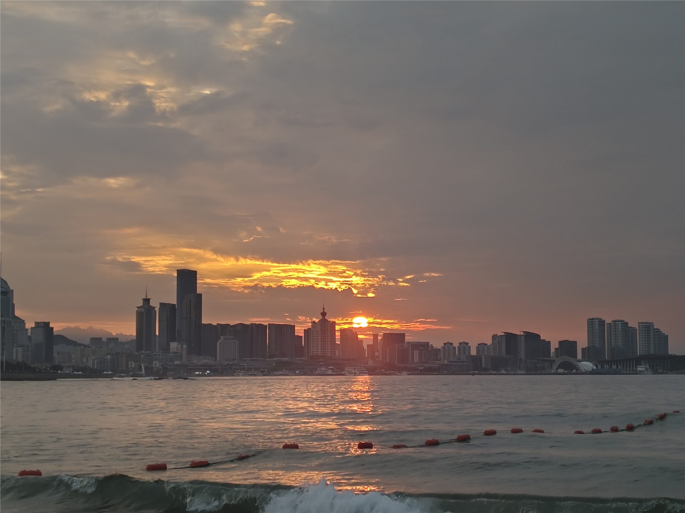 海边日出
